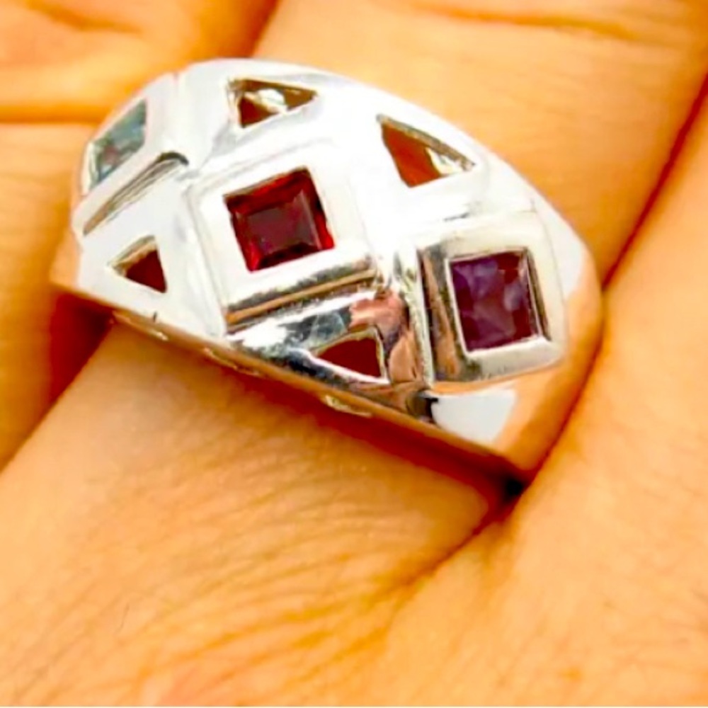 925 Sterling Silver Amethyst Blue Topaz Red Garnet Gem Ring Size 7 1/4
